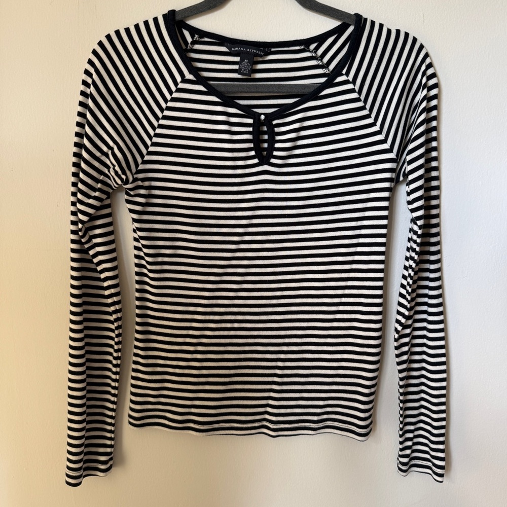 Banana Republic Black and White Striped Long Sleeve Top Keyhole Opening Sz M